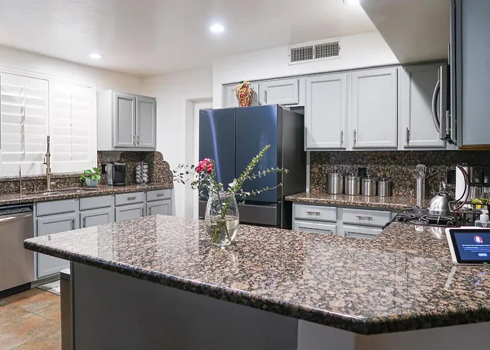 Holiday home Group-ready Oasis W/ Pool Grotto + Slide Glendale