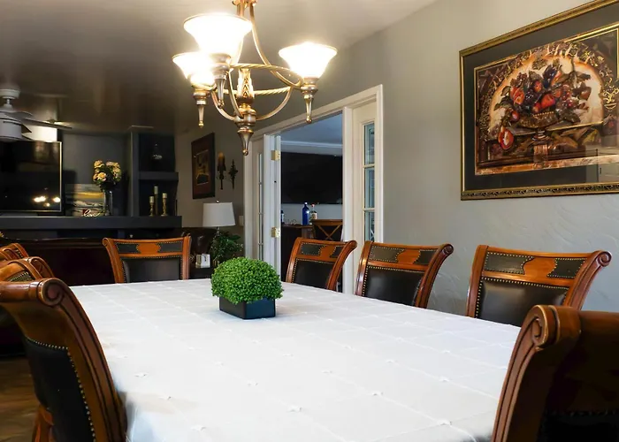 Group-ready Oasis W/ Pool Grotto + Slide Glendale