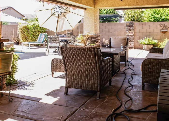 Holiday home Group-ready Oasis W/ Pool Grotto + Slide