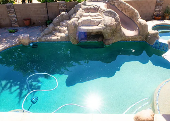 Group-ready Oasis W/ Pool Grotto + Slide *
