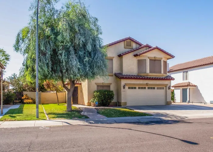 Group-ready Oasis W/ Pool Grotto + Slide Holiday home