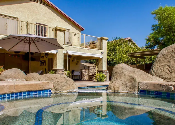 Group-ready Oasis W/ Pool Grotto + Slide * Glendale
